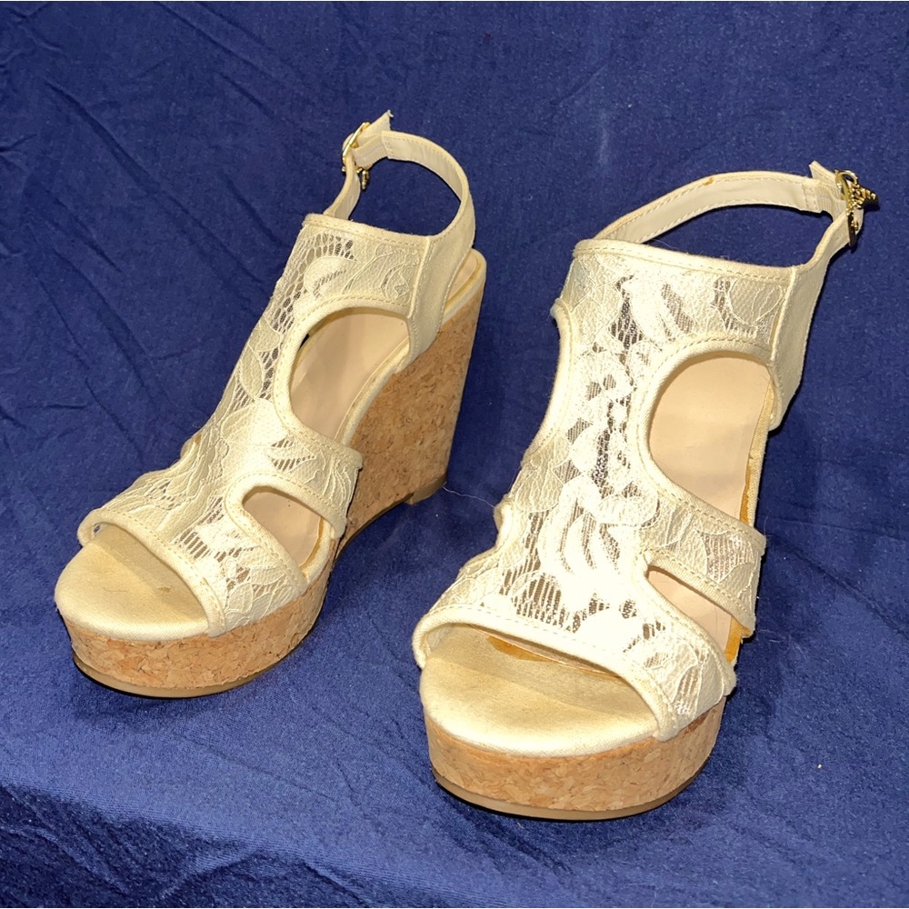 Fergalicious Kenzie-T Girls Wedges - Cream 7.5M